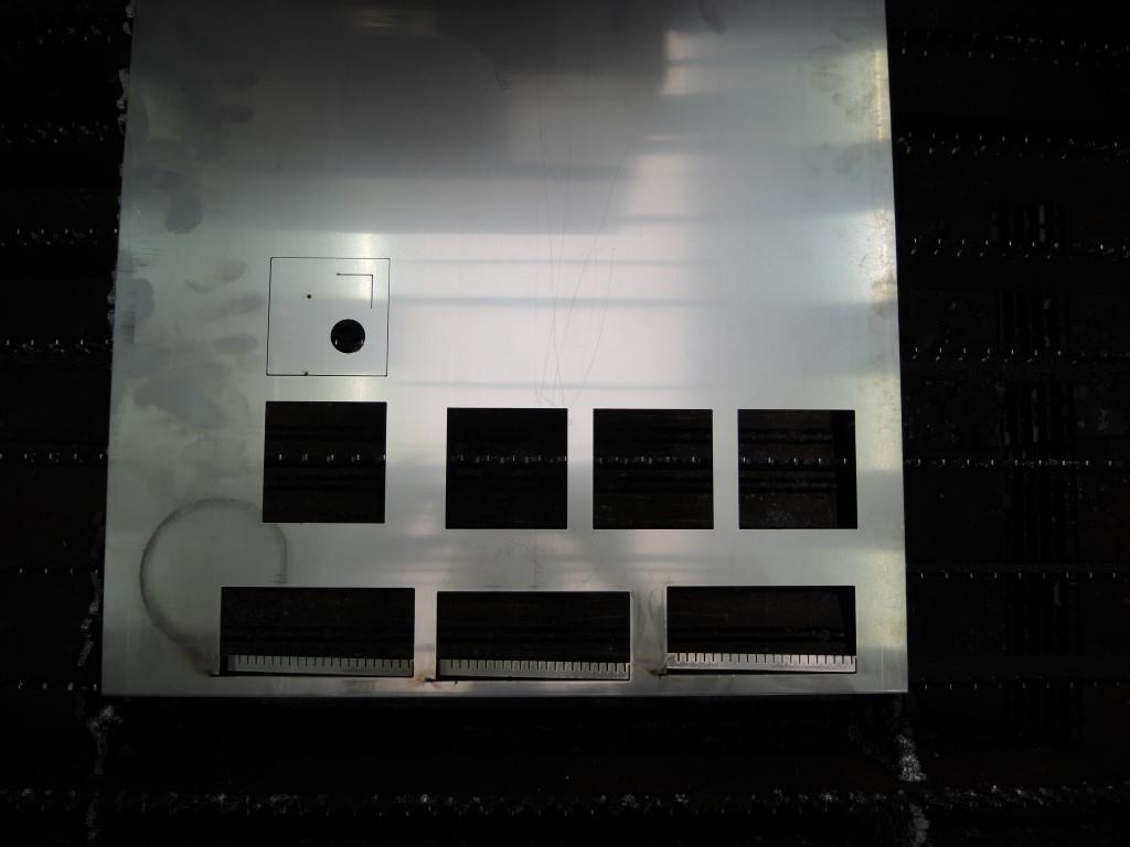 Chapas metálicas e máquinas para trabalhar metais<br><font size="2">Colaboração com Hilco Industrial Acquisitions bv</font><br><img src="/images/hil.png"><br>-13