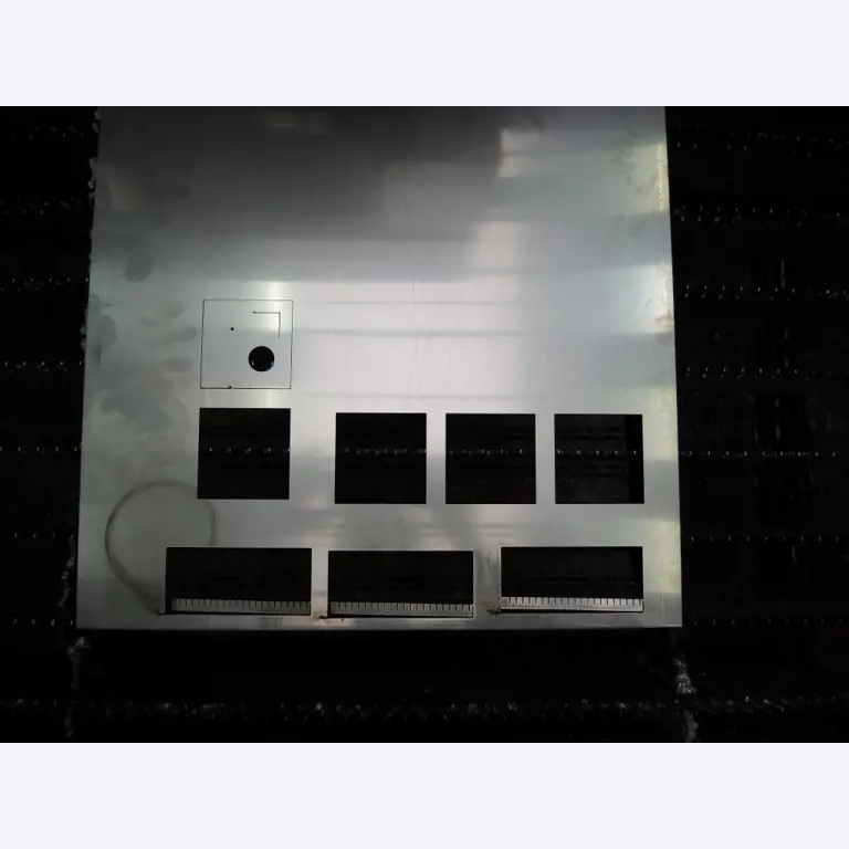 Chapas metálicas e máquinas para trabalhar metais<br><font size="2">Colaboração com Hilco Industrial Acquisitions bv</font><br><img src="/images/hil.png"><br>-13