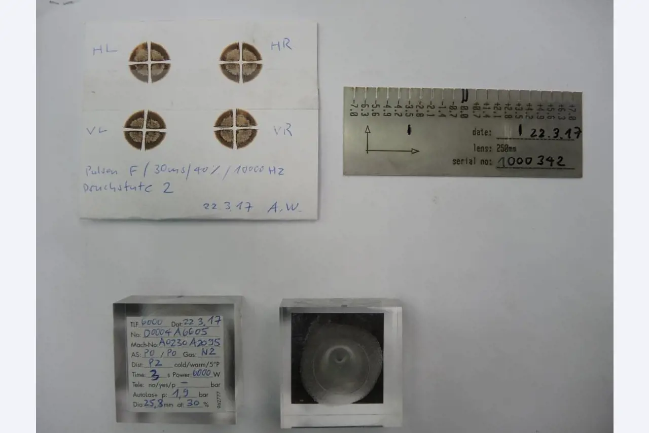 Chapas metálicas e máquinas para trabalhar metais<br><font size="2">Colaboração com Hilco Industrial Acquisitions bv</font><br><img src="/images/hil.png"><br>-14