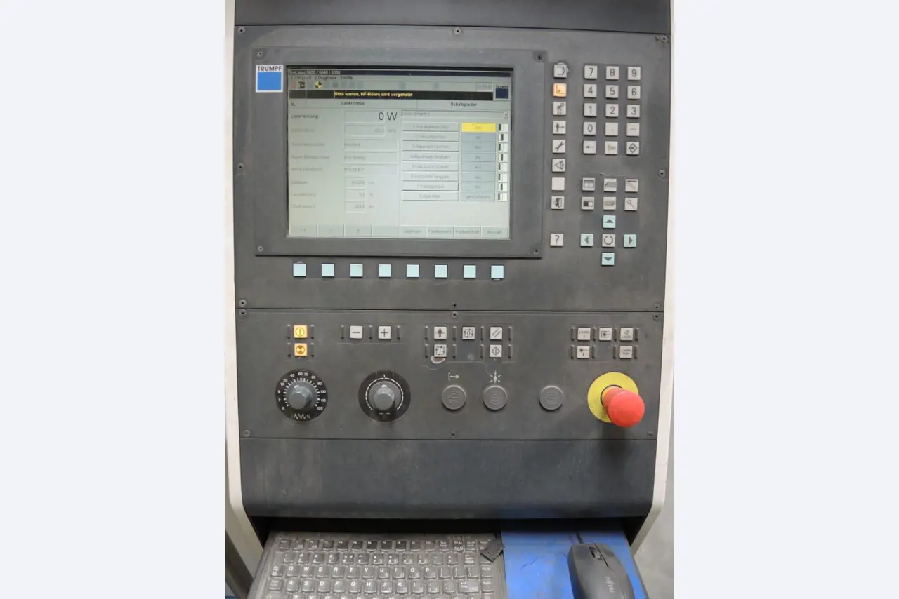 Chapas metálicas e máquinas para trabalhar metais<br><font size="2">Colaboração com Hilco Industrial Acquisitions bv</font><br><img src="/images/hil.png"><br>-2