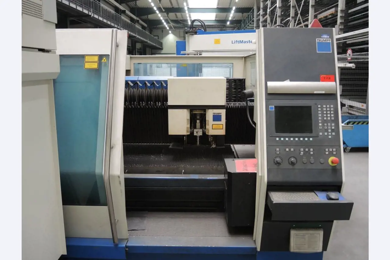 Chapas metálicas e máquinas para trabalhar metais<br><font size="2">Colaboração com Hilco Industrial Acquisitions bv</font><br><img src="/images/hil.png"><br>-7