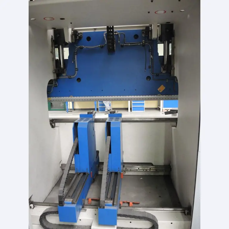 Chapas metálicas e máquinas para trabalhar metais<br><font size="2">Colaboração com Hilco Industrial Acquisitions bv</font><br><img src="/images/hil.png"><br>-11