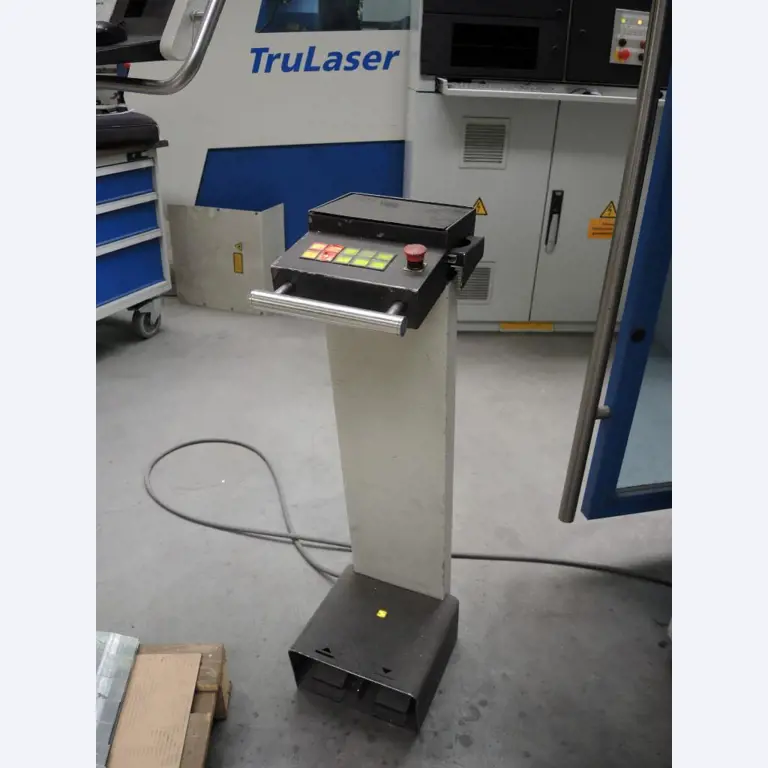 Chapas metálicas e máquinas para trabalhar metais<br><font size="2">Colaboração com Hilco Industrial Acquisitions bv</font><br><img src="/images/hil.png"><br>-13