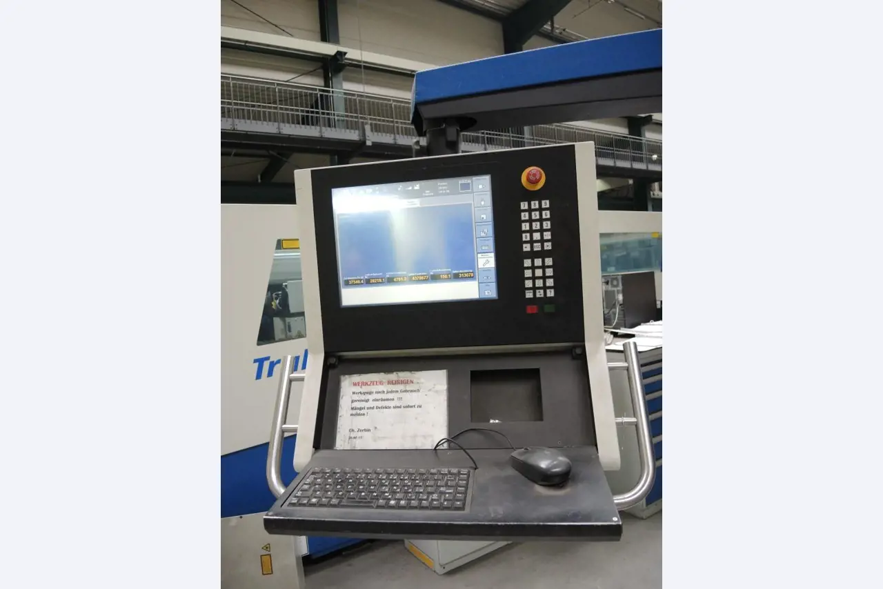 Chapas metálicas e máquinas para trabalhar metais<br><font size="2">Colaboração com Hilco Industrial Acquisitions bv</font><br><img src="/images/hil.png"><br>-2