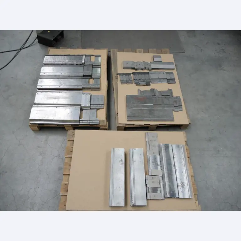 Chapas metálicas e máquinas para trabalhar metais<br><font size="2">Colaboração com Hilco Industrial Acquisitions bv</font><br><img src="/images/hil.png"><br>-5