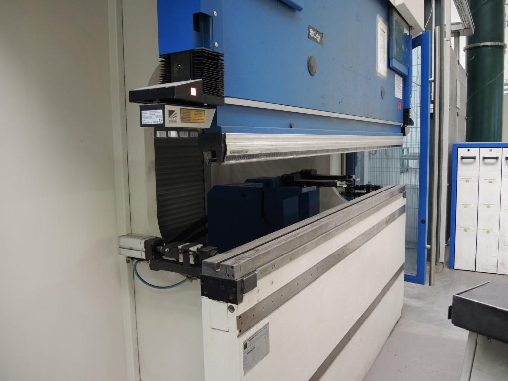 Chapas metálicas e máquinas para trabalhar metais<br><font size="2">Colaboração com Hilco Industrial Acquisitions bv</font><br><img src="/images/hil.png"><br>-8