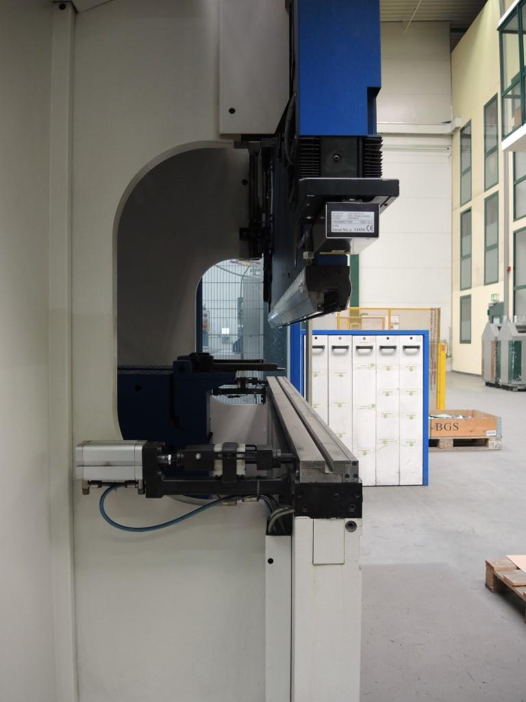 Chapas metálicas e máquinas para trabalhar metais<br><font size="2">Colaboração com Hilco Industrial Acquisitions bv</font><br><img src="/images/hil.png"><br>-9