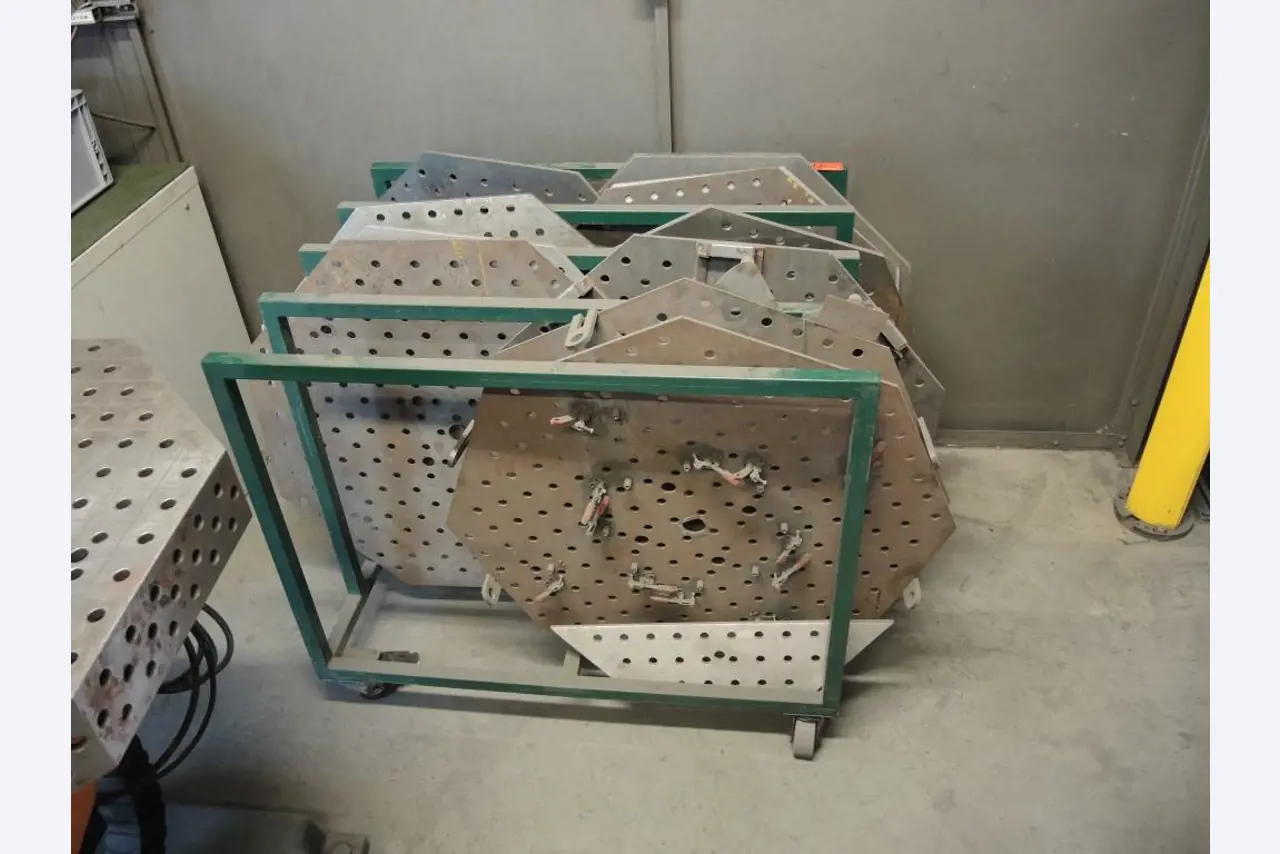 Chapas metálicas e máquinas para trabalhar metais<br><font size="2">Colaboração com Hilco Industrial Acquisitions bv</font><br><img src="/images/hil.png"><br>-10