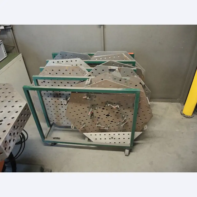 Chapas metálicas e máquinas para trabalhar metais<br><font size="2">Colaboração com Hilco Industrial Acquisitions bv</font><br><img src="/images/hil.png"><br>-10