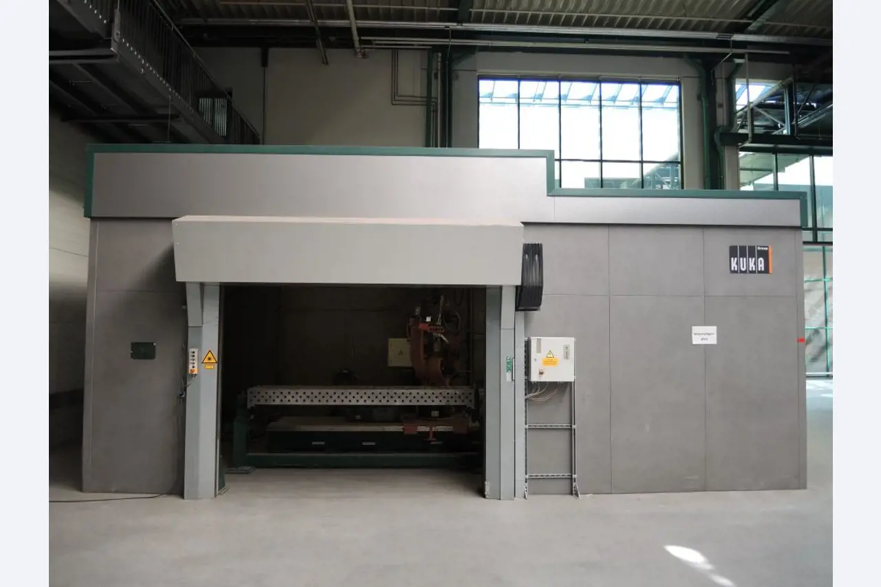 Chapas metálicas e máquinas para trabalhar metais<br><font size="2">Colaboração com Hilco Industrial Acquisitions bv</font><br><img src="/images/hil.png"><br>-12