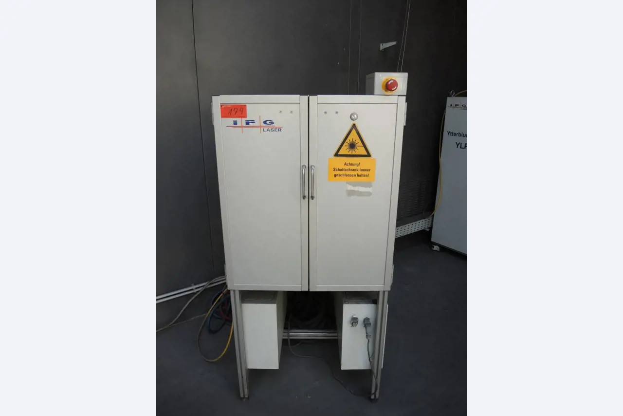 Chapas metálicas e máquinas para trabalhar metais<br><font size="2">Colaboração com Hilco Industrial Acquisitions bv</font><br><img src="/images/hil.png"><br>-14