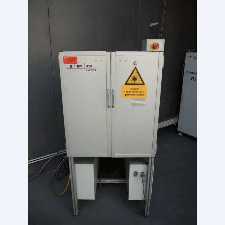 Chapas metálicas e máquinas para trabalhar metais<br><font size="2">Colaboração com Hilco Industrial Acquisitions bv</font><br><img src="/images/hil.png"><br>-14