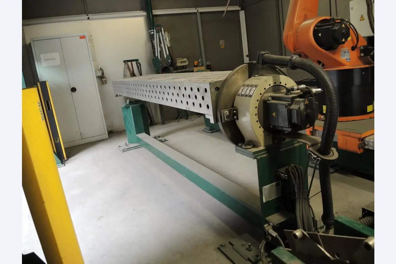 Chapas metálicas e máquinas para trabalhar metais<br><font size="2">Colaboração com Hilco Industrial Acquisitions bv</font><br><img src="/images/hil.png"><br>-2