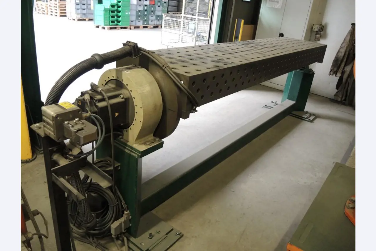 Chapas metálicas e máquinas para trabalhar metais<br><font size="2">Colaboração com Hilco Industrial Acquisitions bv</font><br><img src="/images/hil.png"><br>-3