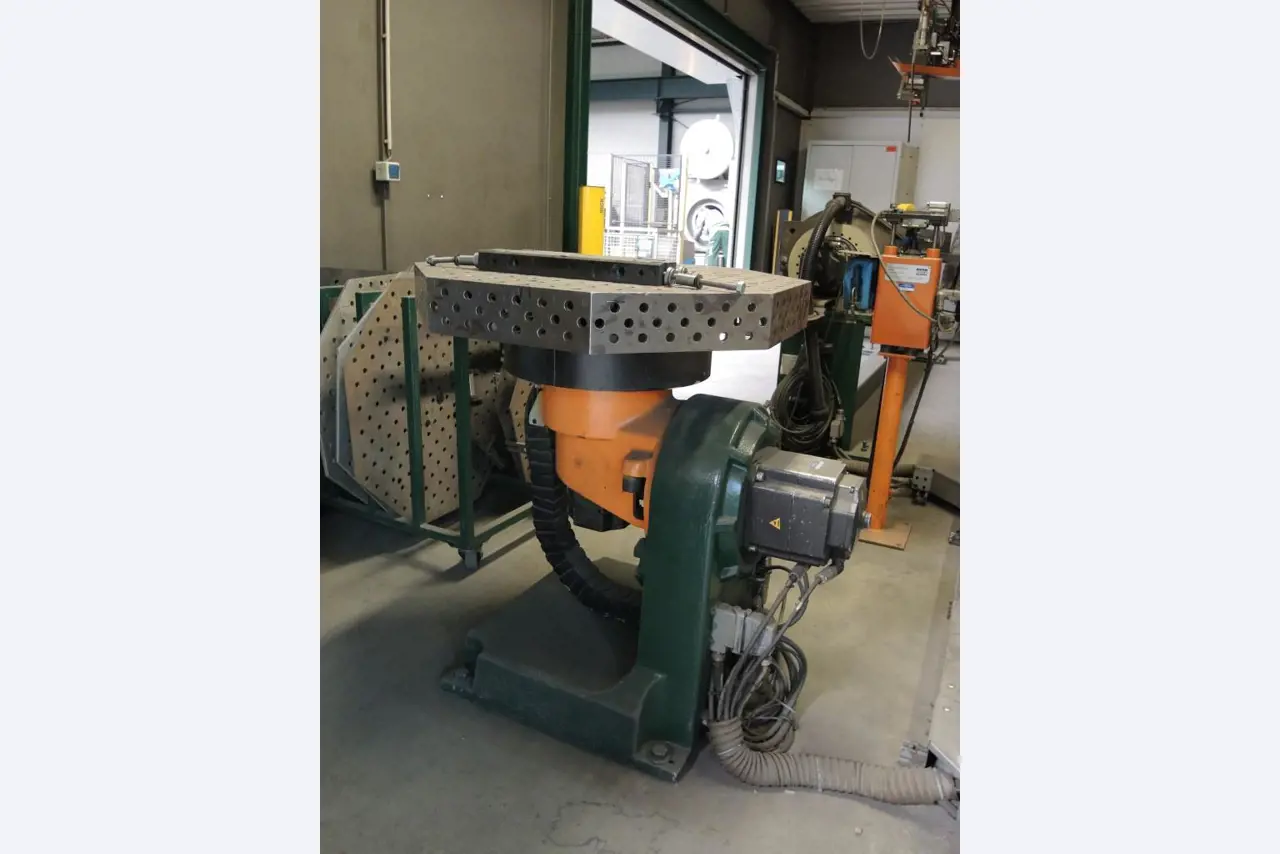 Chapas metálicas e máquinas para trabalhar metais<br><font size="2">Colaboração com Hilco Industrial Acquisitions bv</font><br><img src="/images/hil.png"><br>-5