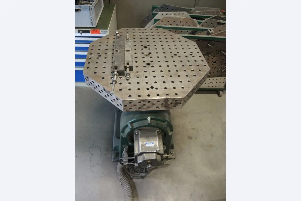 Chapas metálicas e máquinas para trabalhar metais<br><font size="2">Colaboração com Hilco Industrial Acquisitions bv</font><br><img src="/images/hil.png"><br>-6