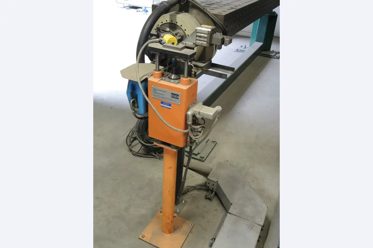 Chapas metálicas e máquinas para trabalhar metais<br><font size="2">Colaboração com Hilco Industrial Acquisitions bv</font><br><img src="/images/hil.png"><br>-9