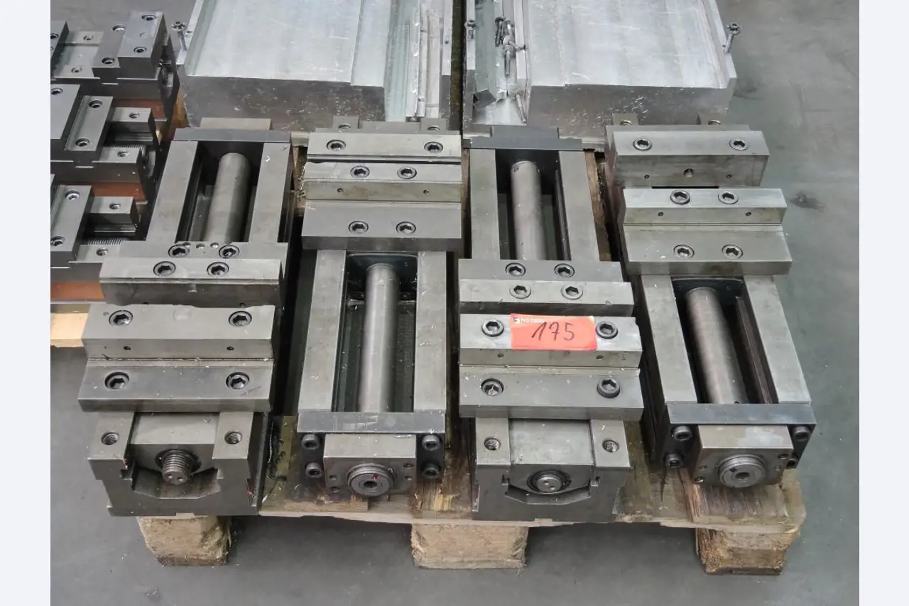 Chapas metálicas e máquinas para trabalhar metais<br><font size="2">Colaboração com Hilco Industrial Acquisitions bv</font><br><img src="/images/hil.png"><br>-1