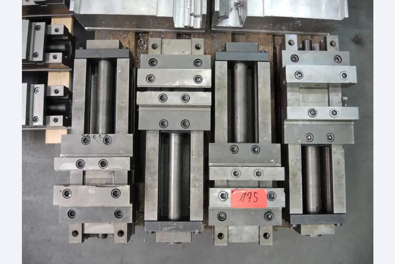 Chapas metálicas e máquinas para trabalhar metais<br><font size="2">Colaboração com Hilco Industrial Acquisitions bv</font><br><img src="/images/hil.png"><br>-2