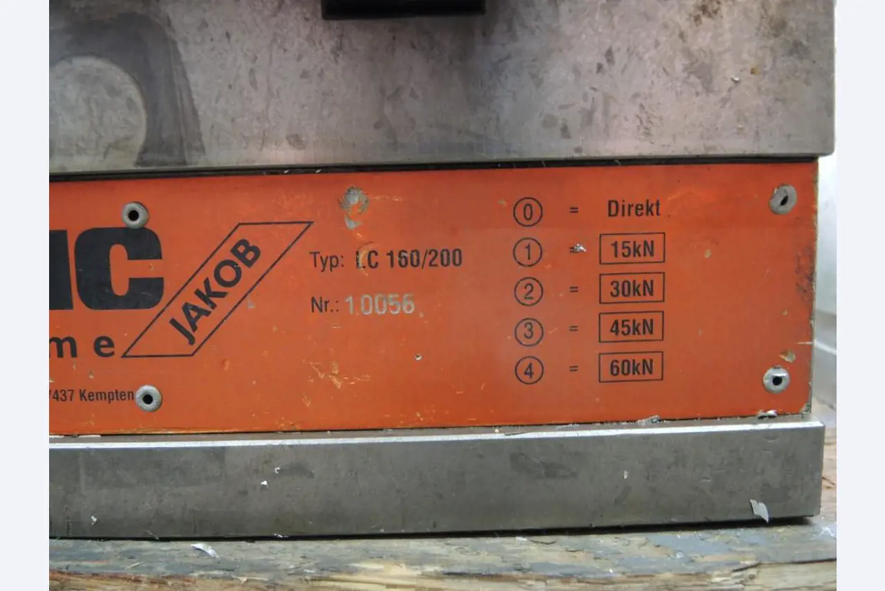 Chapas metálicas e máquinas para trabalhar metais<br><font size="2">Colaboração com Hilco Industrial Acquisitions bv</font><br><img src="/images/hil.png"><br>-5