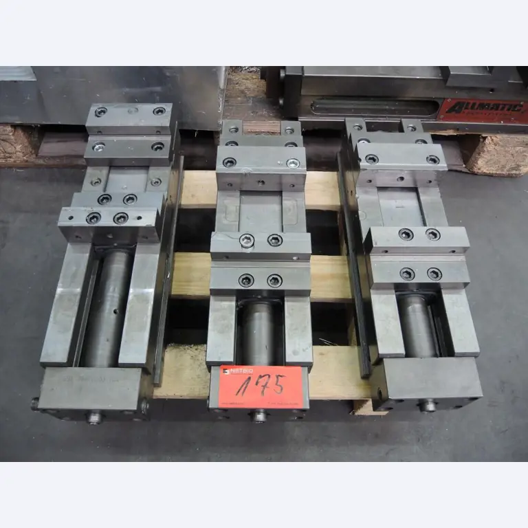 Chapas metálicas e máquinas para trabalhar metais<br><font size="2">Colaboração com Hilco Industrial Acquisitions bv</font><br><img src="/images/hil.png"><br>-1