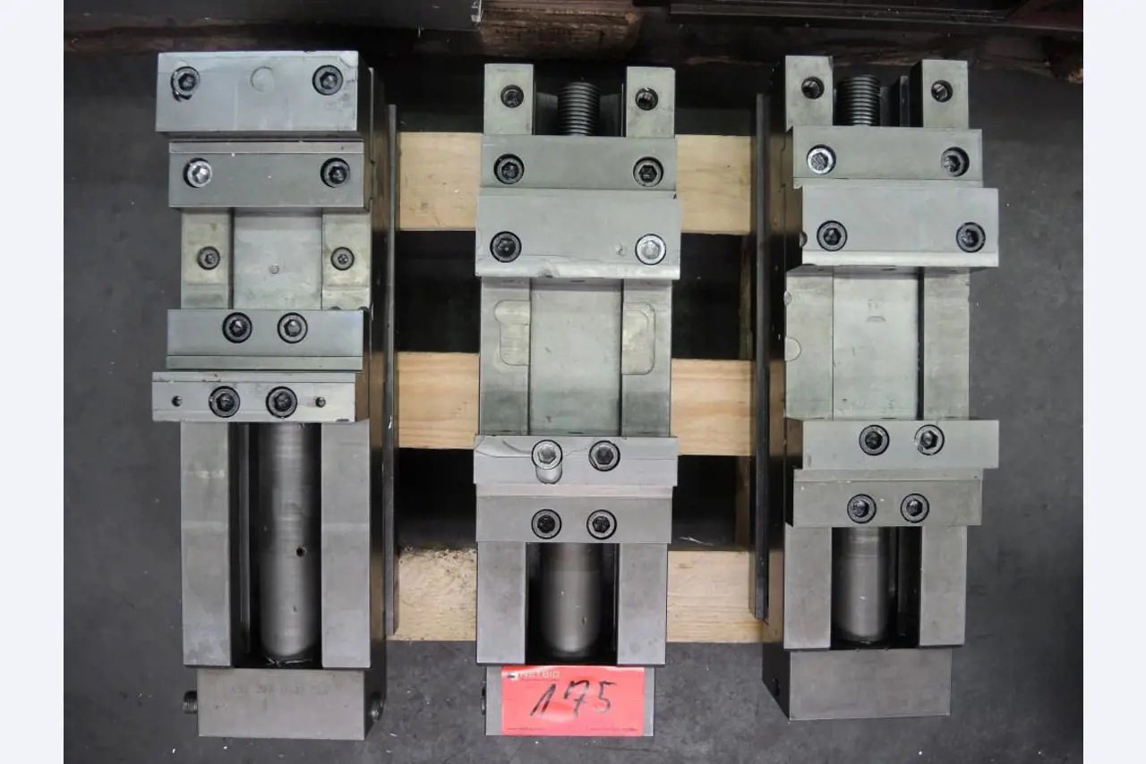 Chapas metálicas e máquinas para trabalhar metais<br><font size="2">Colaboração com Hilco Industrial Acquisitions bv</font><br><img src="/images/hil.png"><br>-4