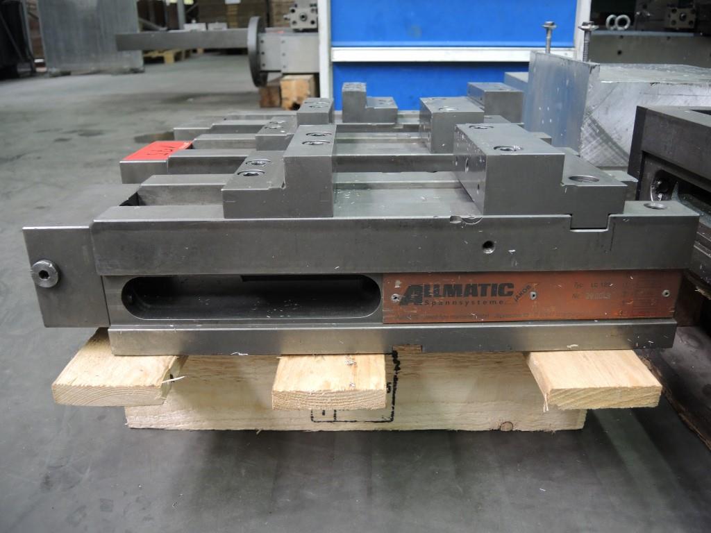 Chapas metálicas e máquinas para trabalhar metais<br><font size="2">Colaboração com Hilco Industrial Acquisitions bv</font><br><img src="/images/hil.png"><br>-5