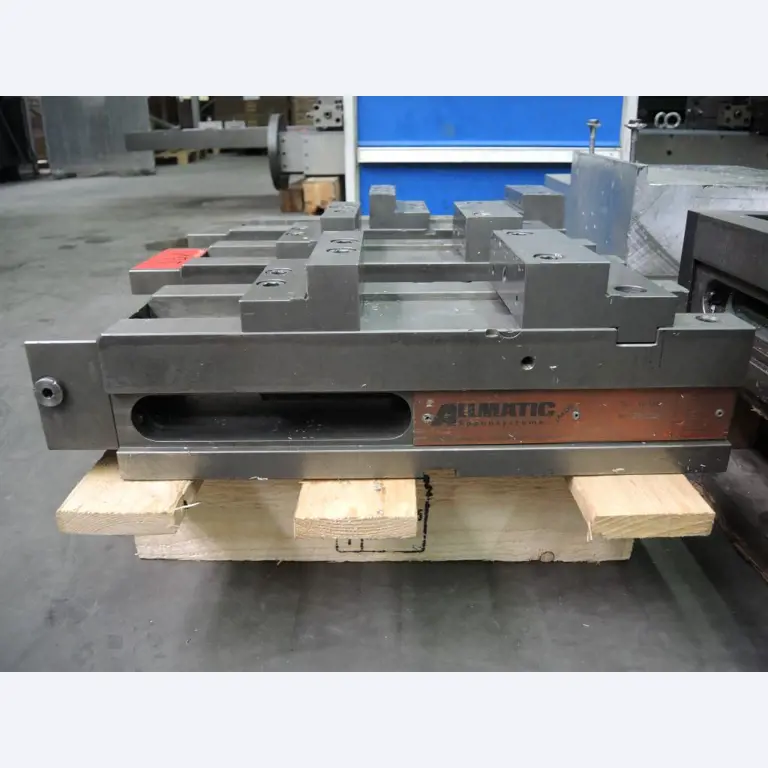 Chapas metálicas e máquinas para trabalhar metais<br><font size="2">Colaboração com Hilco Industrial Acquisitions bv</font><br><img src="/images/hil.png"><br>-5