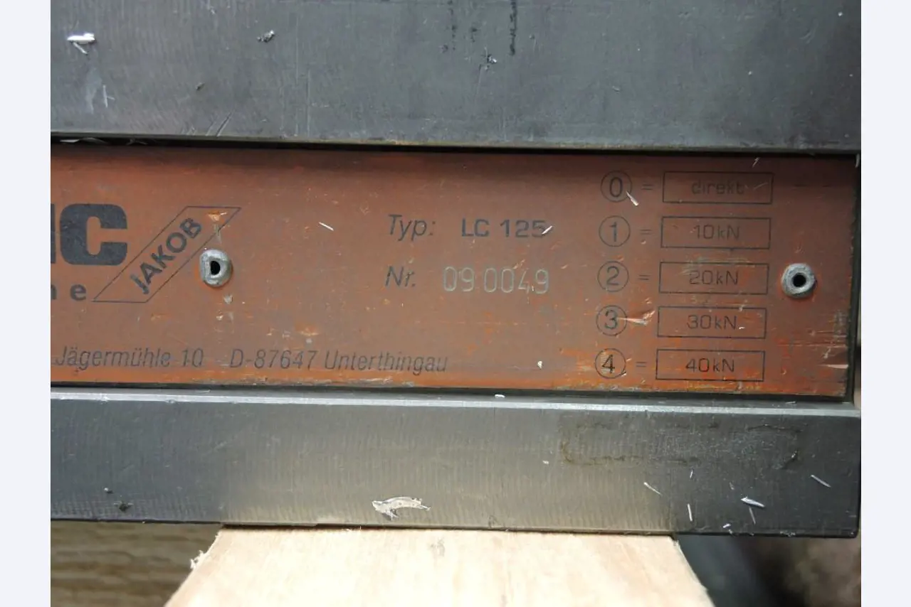 Chapas metálicas e máquinas para trabalhar metais<br><font size="2">Colaboração com Hilco Industrial Acquisitions bv</font><br><img src="/images/hil.png"><br>-6