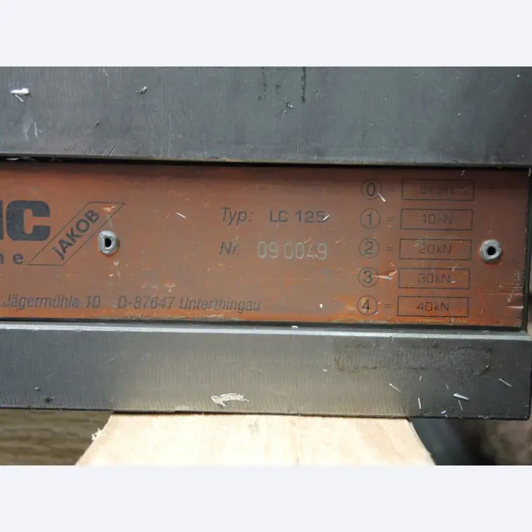 Chapas metálicas e máquinas para trabalhar metais<br><font size="2">Colaboração com Hilco Industrial Acquisitions bv</font><br><img src="/images/hil.png"><br>-6