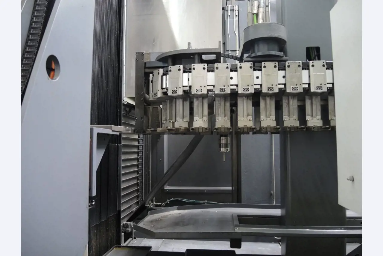 Chapas metálicas e máquinas para trabalhar metais<br><font size="2">Colaboração com Hilco Industrial Acquisitions bv</font><br><img src="/images/hil.png"><br>-6