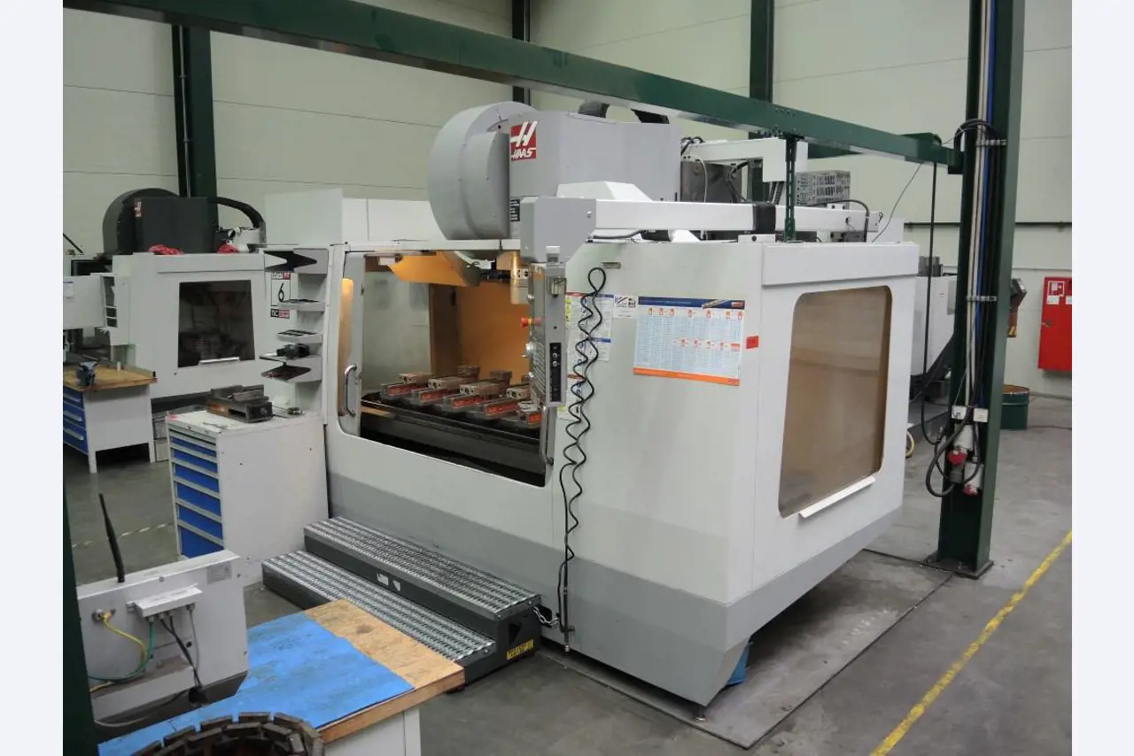 Chapas metálicas e máquinas para trabalhar metais<br><font size="2">Colaboração com Hilco Industrial Acquisitions bv</font><br><img src="/images/hil.png"><br>-2