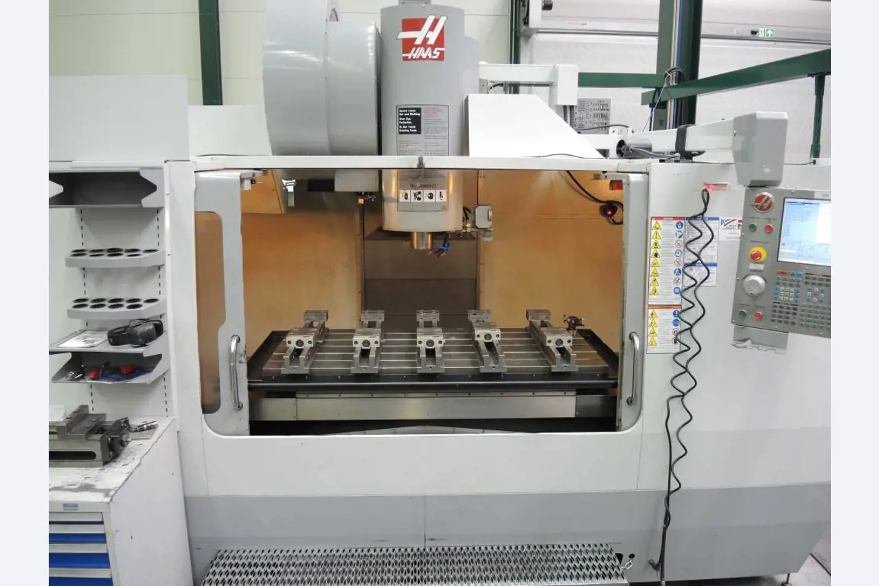 Chapas metálicas e máquinas para trabalhar metais<br><font size="2">Colaboração com Hilco Industrial Acquisitions bv</font><br><img src="/images/hil.png"><br>-3