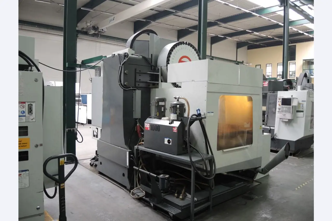 Chapas metálicas e máquinas para trabalhar metais<br><font size="2">Colaboração com Hilco Industrial Acquisitions bv</font><br><img src="/images/hil.png"><br>-5