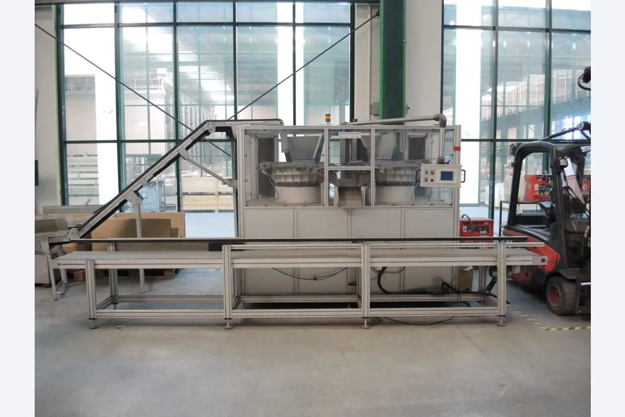 Chapas metálicas e máquinas para trabalhar metais<br><font size="2">Colaboração com Hilco Industrial Acquisitions bv</font><br><img src="/images/hil.png"><br>-2