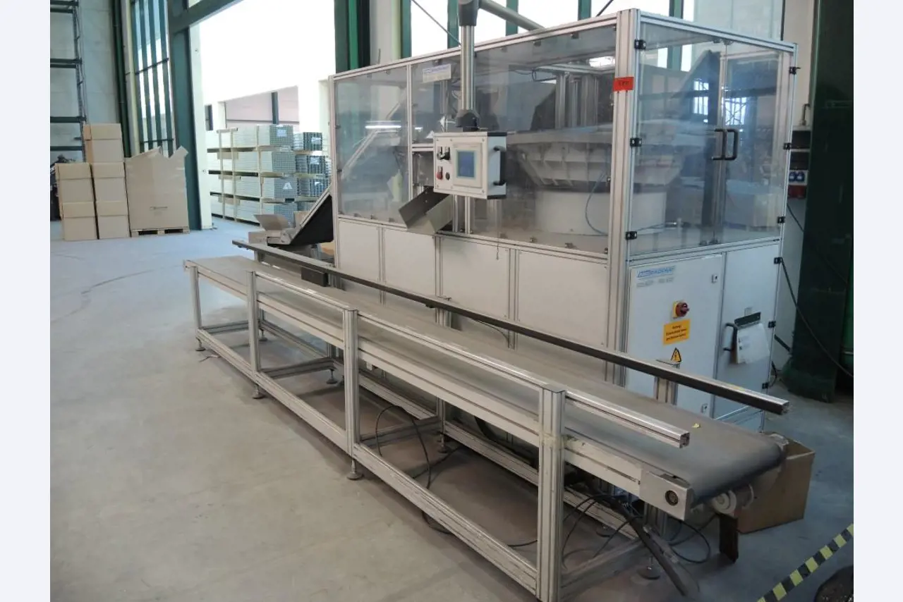 Chapas metálicas e máquinas para trabalhar metais<br><font size="2">Colaboração com Hilco Industrial Acquisitions bv</font><br><img src="/images/hil.png"><br>-3