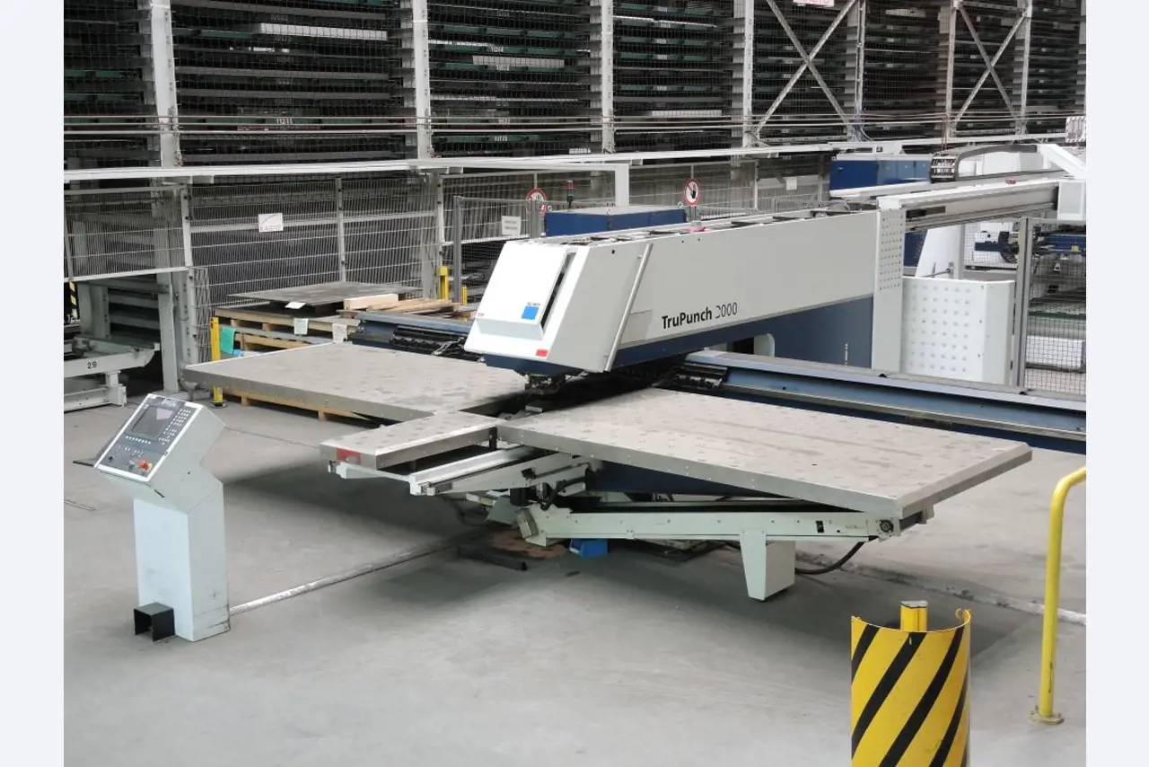 Chapas metálicas e máquinas para trabalhar metais<br><font size="2">Colaboração com Hilco Industrial Acquisitions bv</font><br><img src="/images/hil.png"><br>-1