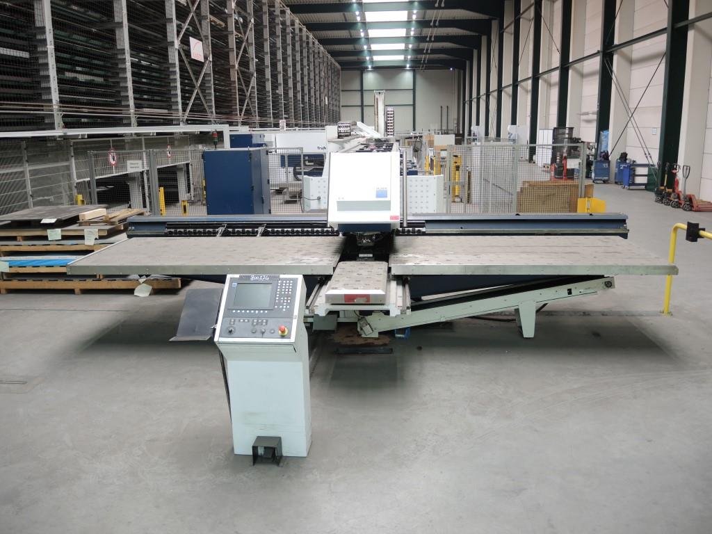 Chapas metálicas e máquinas para trabalhar metais<br><font size="2">Colaboração com Hilco Industrial Acquisitions bv</font><br><img src="/images/hil.png"><br>-2