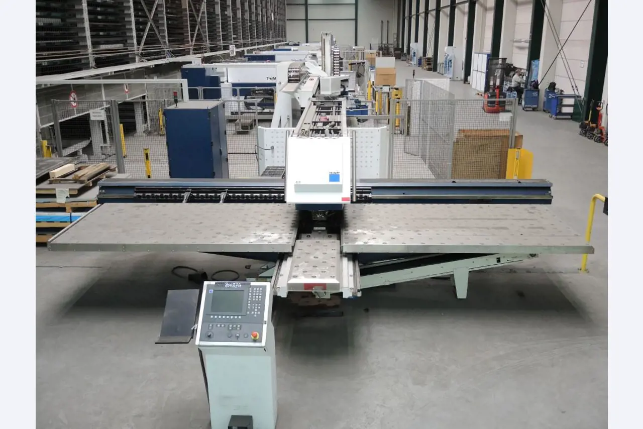 Chapas metálicas e máquinas para trabalhar metais<br><font size="2">Colaboração com Hilco Industrial Acquisitions bv</font><br><img src="/images/hil.png"><br>-3