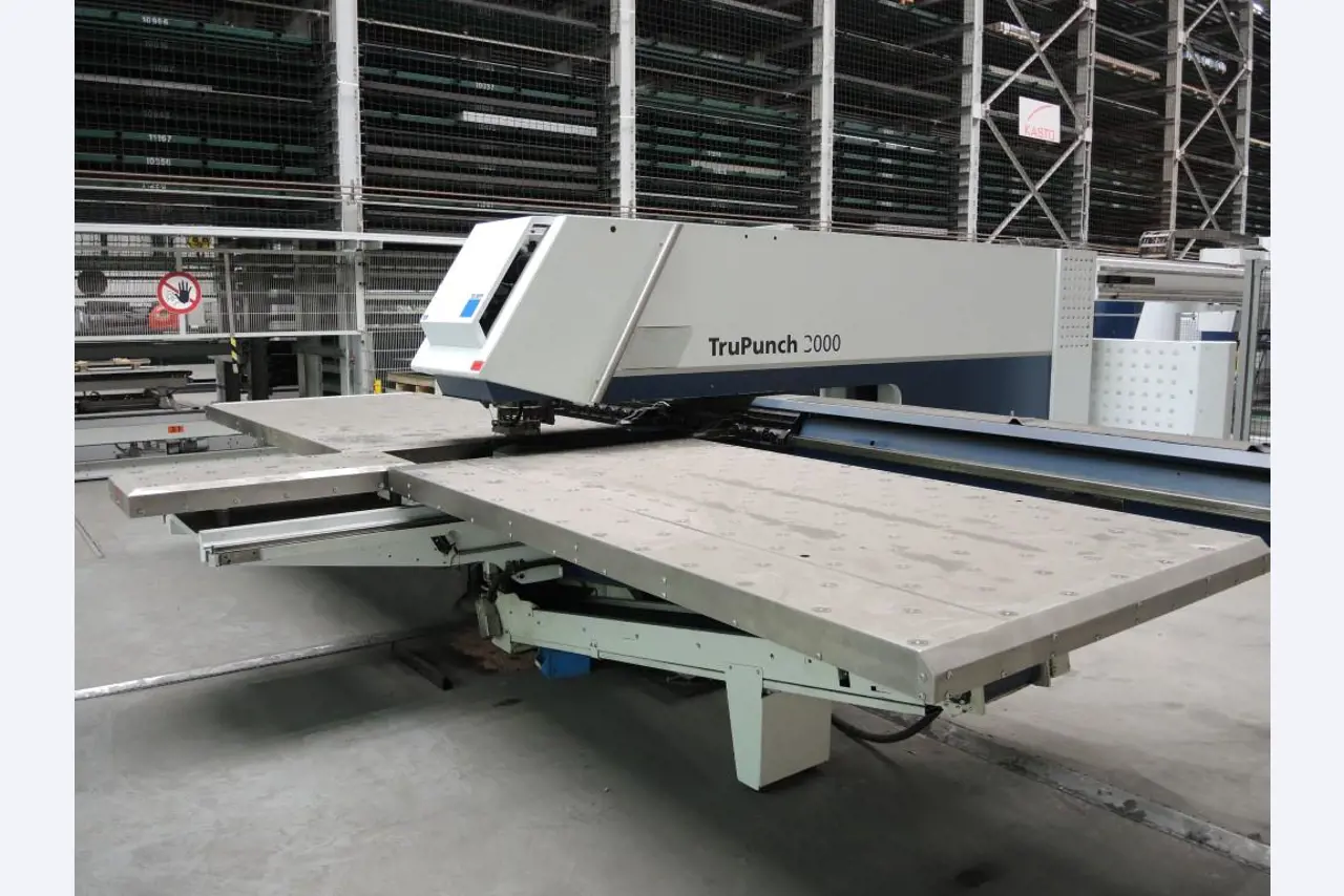 Chapas metálicas e máquinas para trabalhar metais<br><font size="2">Colaboração com Hilco Industrial Acquisitions bv</font><br><img src="/images/hil.png"><br>-5