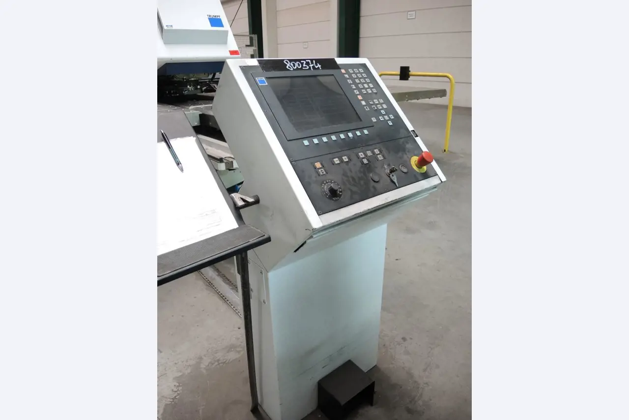 Chapas metálicas e máquinas para trabalhar metais<br><font size="2">Colaboração com Hilco Industrial Acquisitions bv</font><br><img src="/images/hil.png"><br>-7