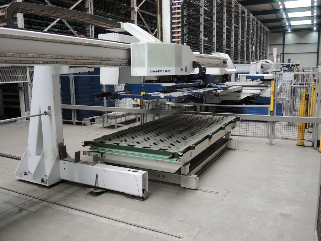 Chapas metálicas e máquinas para trabalhar metais<br><font size="2">Colaboração com Hilco Industrial Acquisitions bv</font><br><img src="/images/hil.png"><br>-10