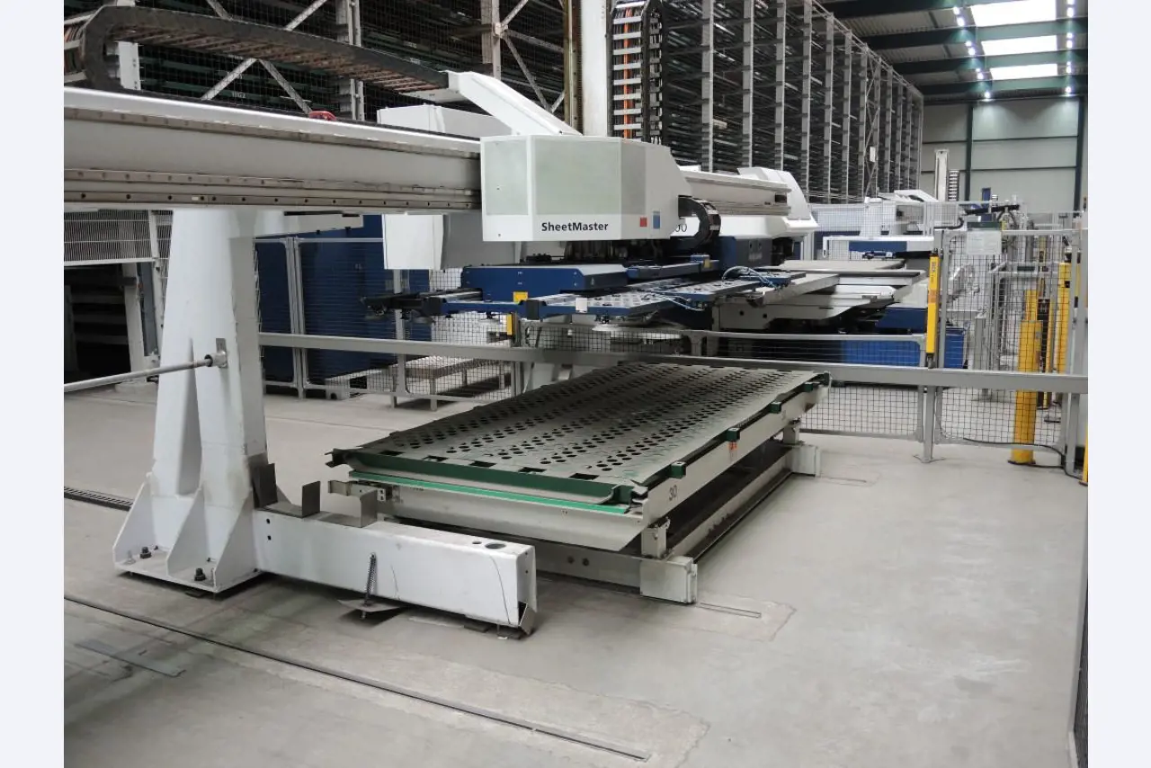 Chapas metálicas e máquinas para trabalhar metais<br><font size="2">Colaboração com Hilco Industrial Acquisitions bv</font><br><img src="/images/hil.png"><br>-10