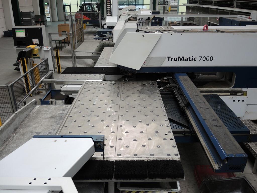 Chapas metálicas e máquinas para trabalhar metais<br><font size="2">Colaboração com Hilco Industrial Acquisitions bv</font><br><img src="/images/hil.png"><br>-12