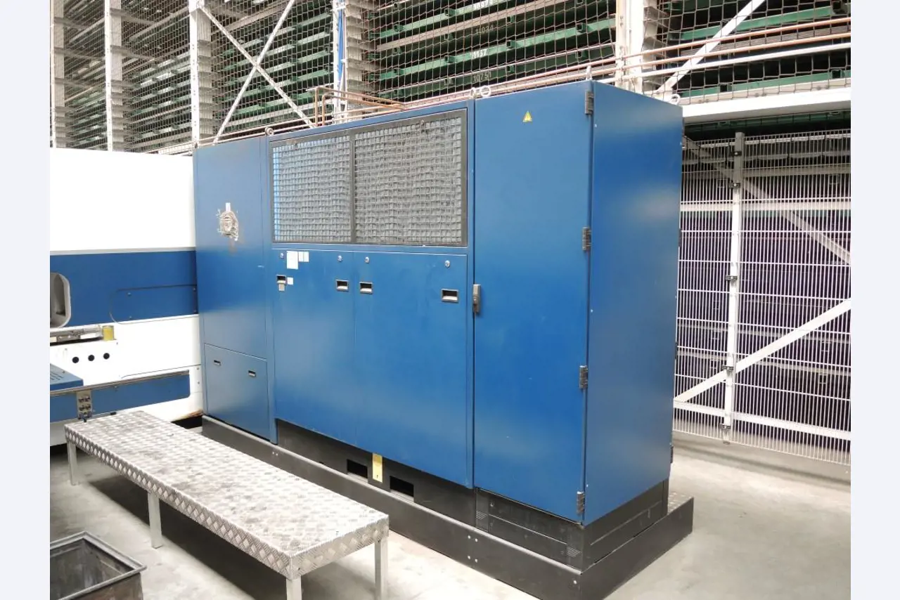 Chapas metálicas e máquinas para trabalhar metais<br><font size="2">Colaboração com Hilco Industrial Acquisitions bv</font><br><img src="/images/hil.png"><br>-13