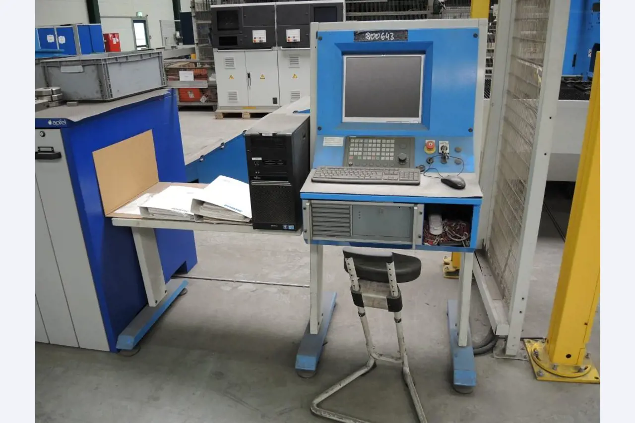 Chapas metálicas e máquinas para trabalhar metais<br><font size="2">Colaboração com Hilco Industrial Acquisitions bv</font><br><img src="/images/hil.png"><br>-10