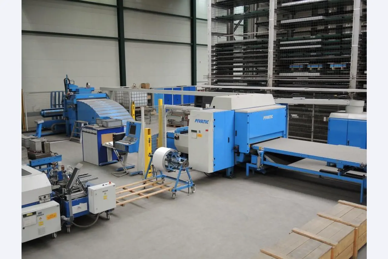 Chapas metálicas e máquinas para trabalhar metais<br><font size="2">Colaboração com Hilco Industrial Acquisitions bv</font><br><img src="/images/hil.png"><br>-11