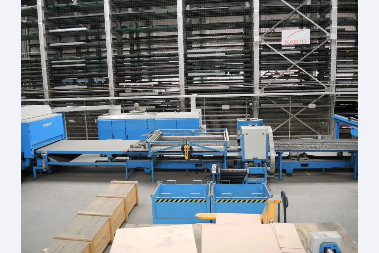 Chapas metálicas e máquinas para trabalhar metais<br><font size="2">Colaboração com Hilco Industrial Acquisitions bv</font><br><img src="/images/hil.png"><br>-12