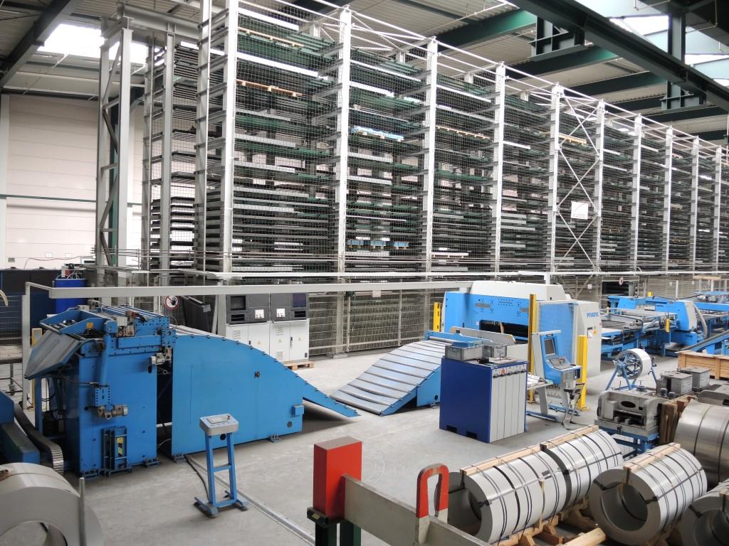 Chapas metálicas e máquinas para trabalhar metais<br><font size="2">Colaboração com Hilco Industrial Acquisitions bv</font><br><img src="/images/hil.png"><br>-18