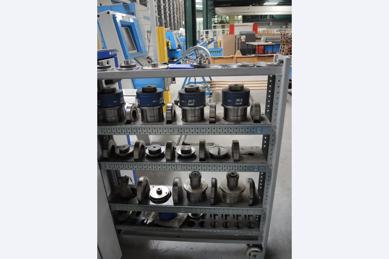 Chapas metálicas e máquinas para trabalhar metais<br><font size="2">Colaboração com Hilco Industrial Acquisitions bv</font><br><img src="/images/hil.png"><br>-20